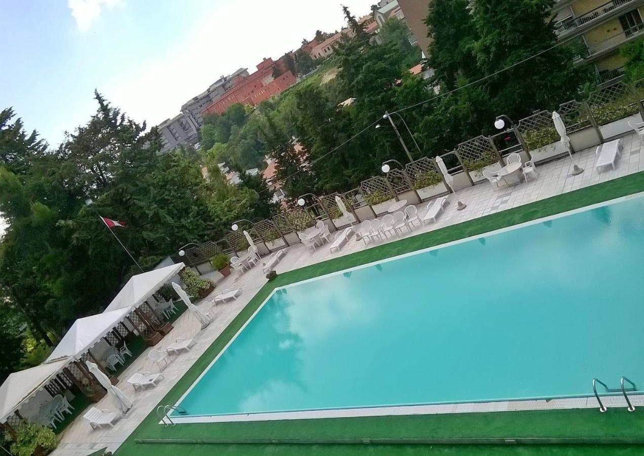 Hotel Du Parc Atri Bagian luar foto