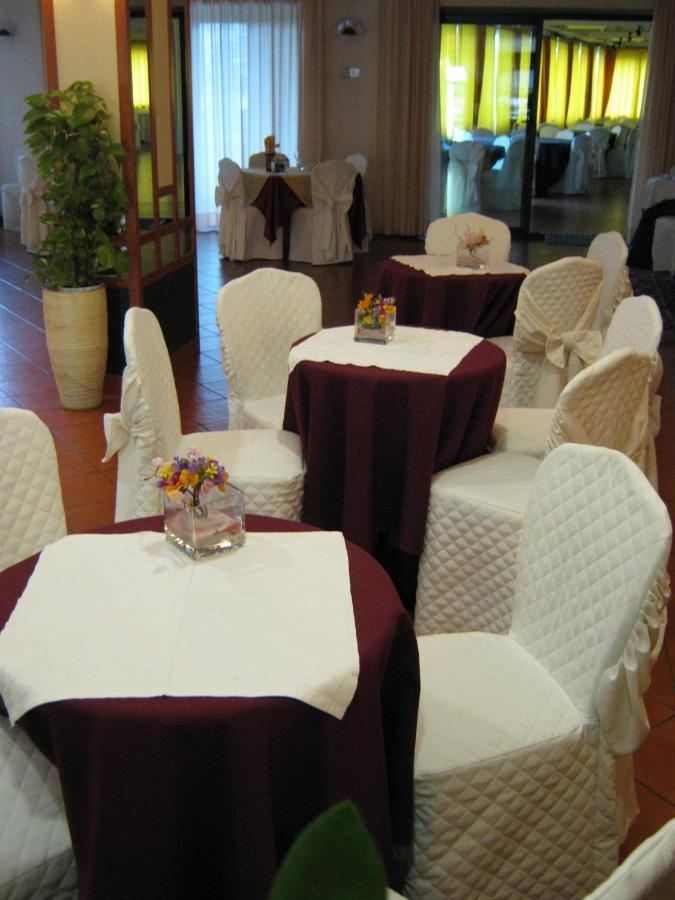 Hotel Du Parc Atri Bagian luar foto