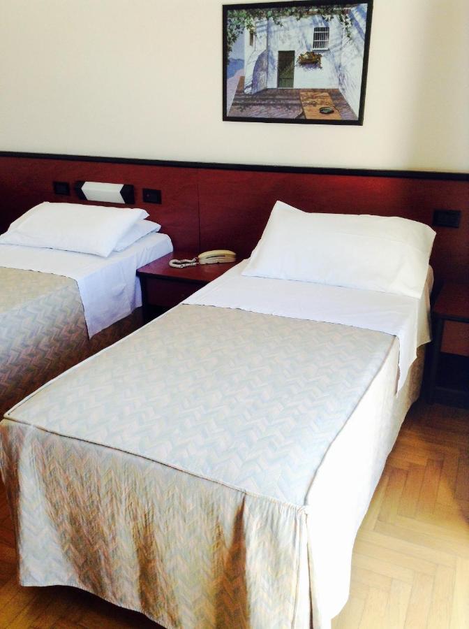 Hotel Du Parc Atri Bagian luar foto