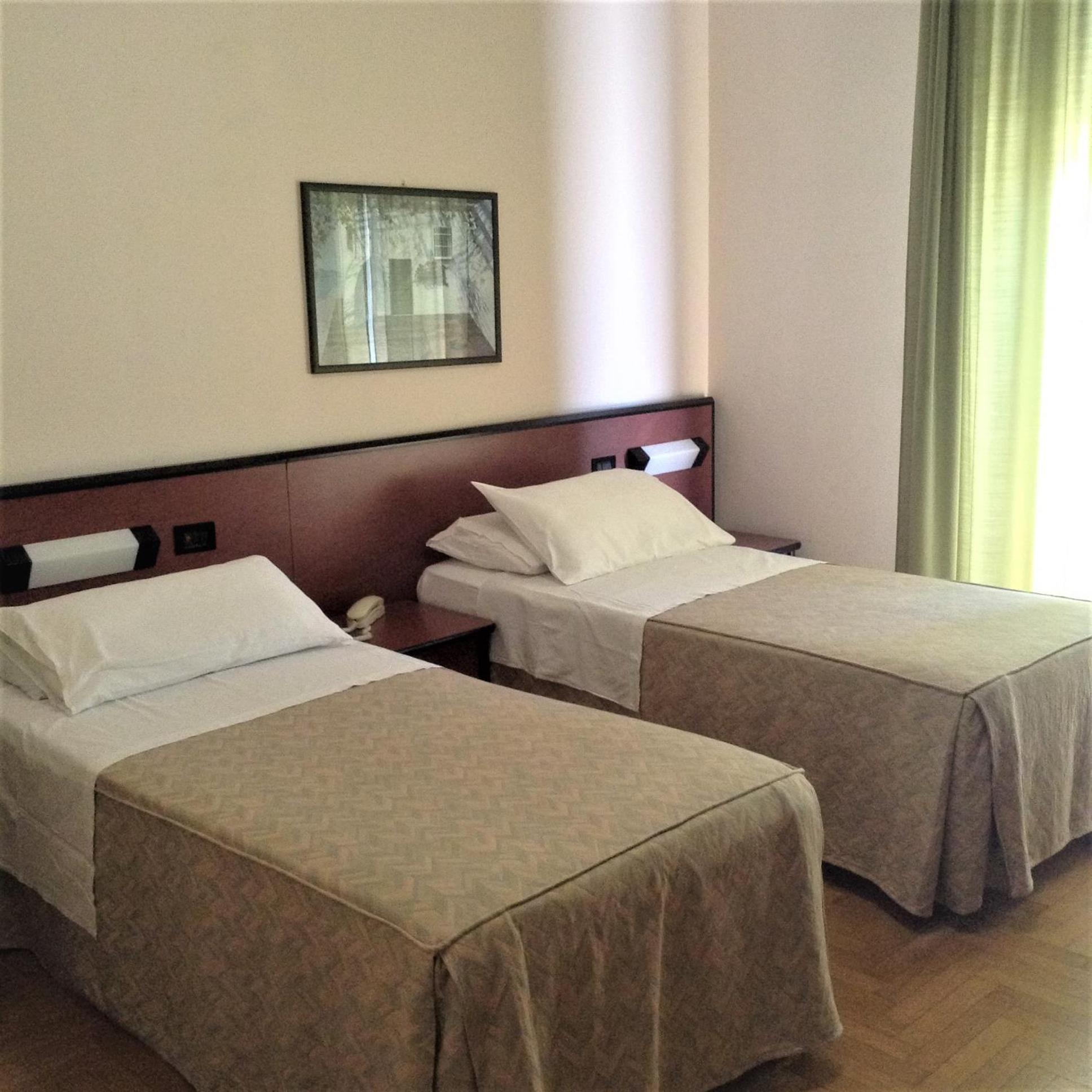Hotel Du Parc Atri Bagian luar foto