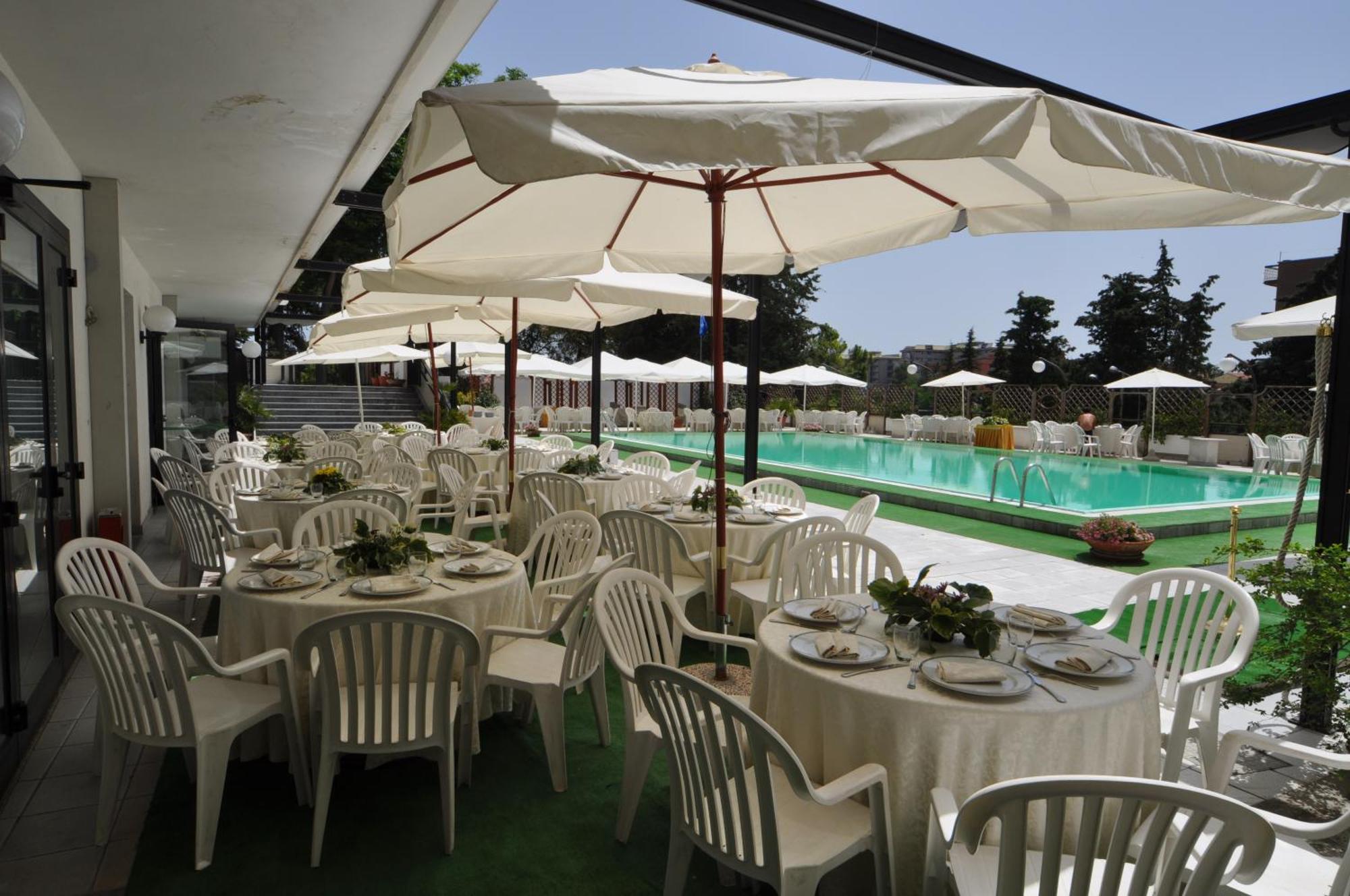 Hotel Du Parc Atri Bagian luar foto